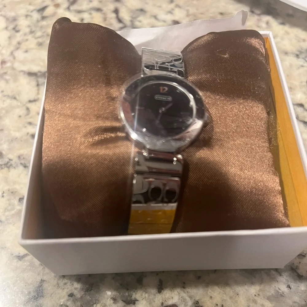 New Coach C Link Watch! Never been used